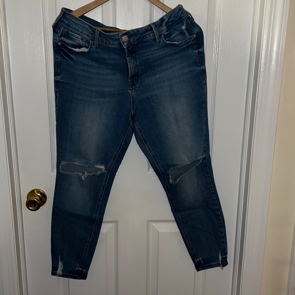 Distressed skinny jeans
